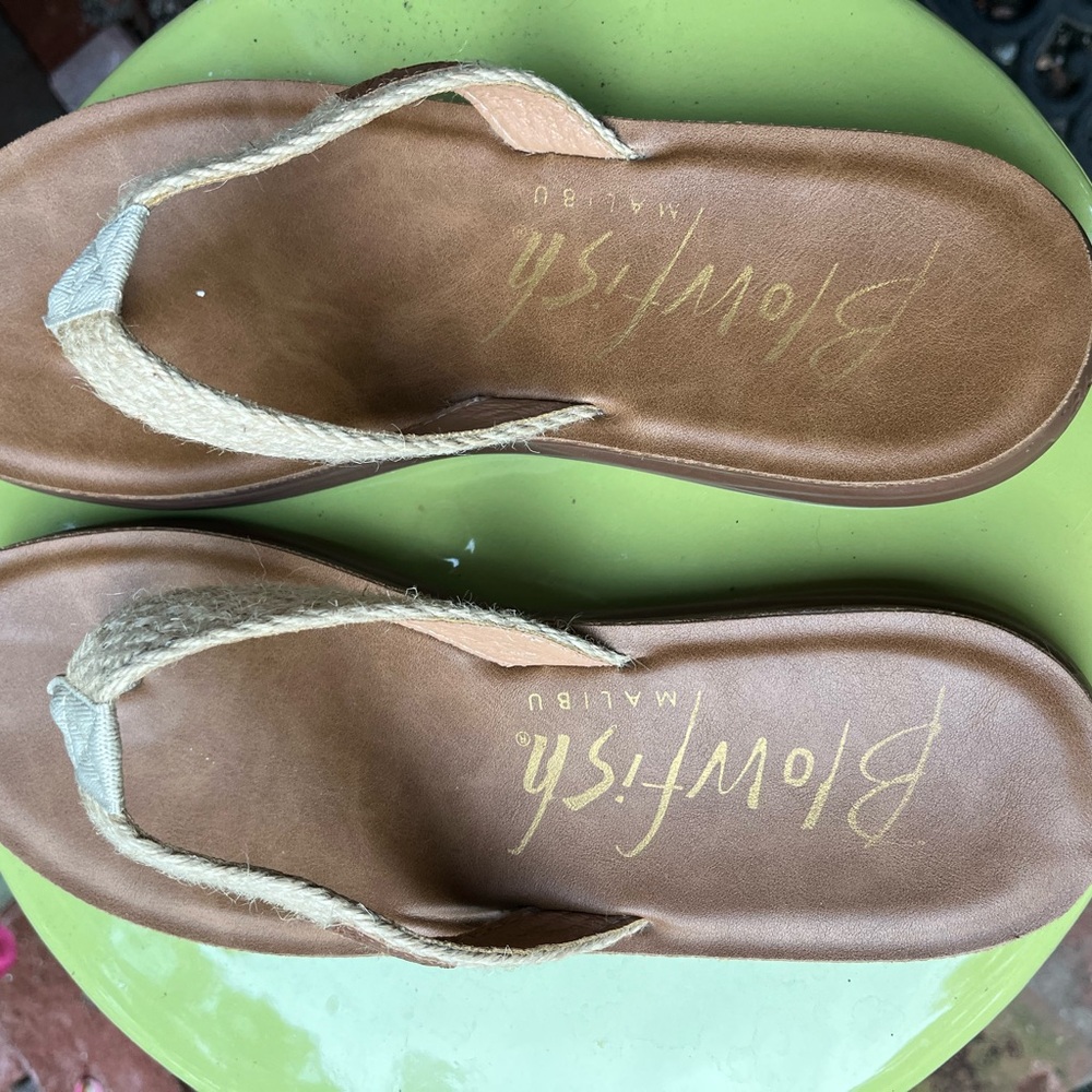 Blowfish Tan Sandals Casual Summer Footwear - Picture 2 of 4